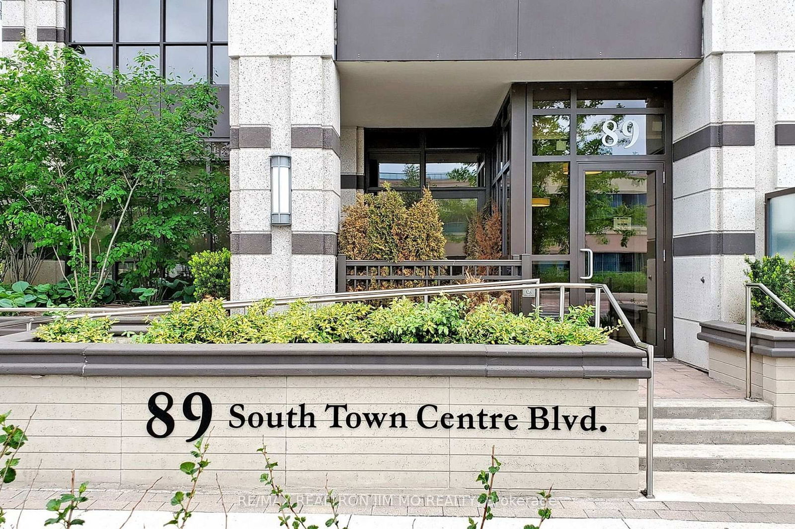 89 South Town Centre Blvd, unit 812 for rent