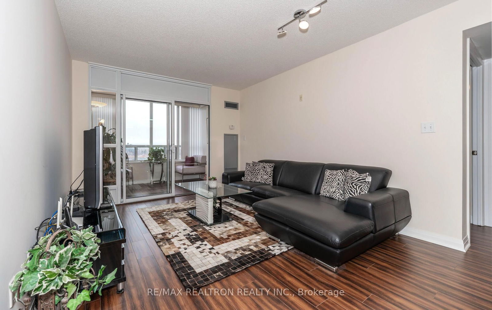 7373 Kennedy Rd, unit 710 for sale