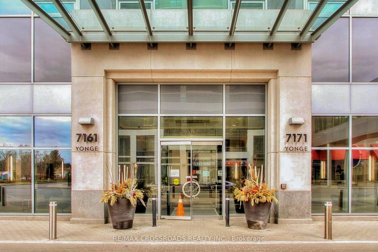 7171 Yonge St, unit 2408 for sale