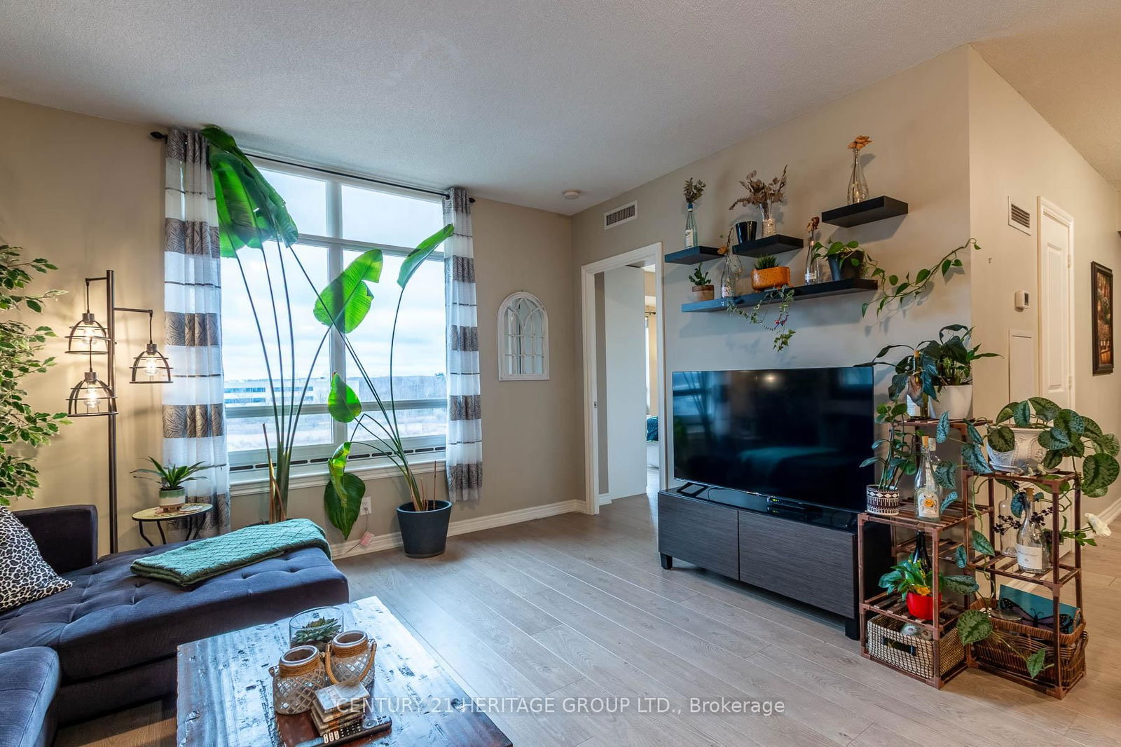 9245 Jane St, unit 615 for sale