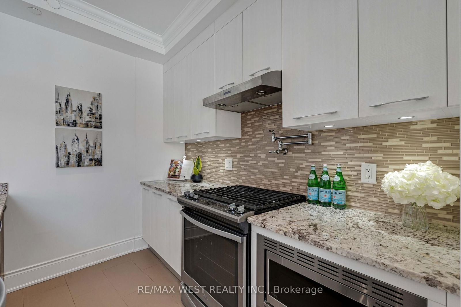 10360 Islington Ave, unit 202 for sale