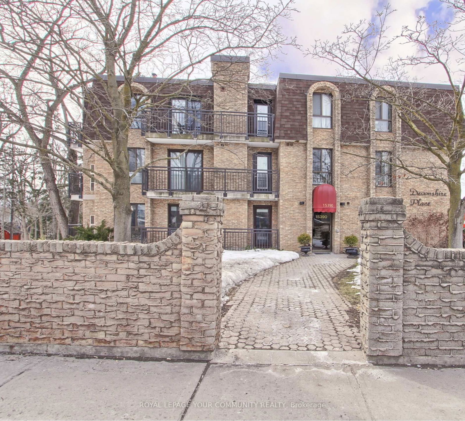 Devonshire Place Condos, Aurora, Toronto