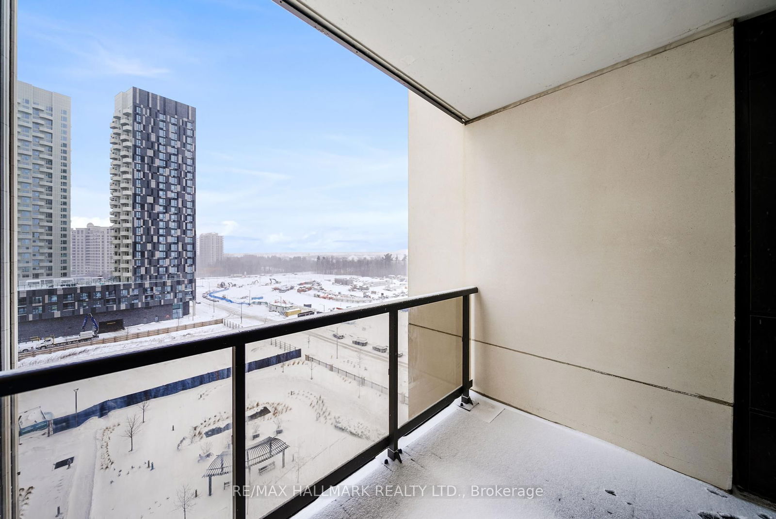 9075 Jane St, unit 902 for sale