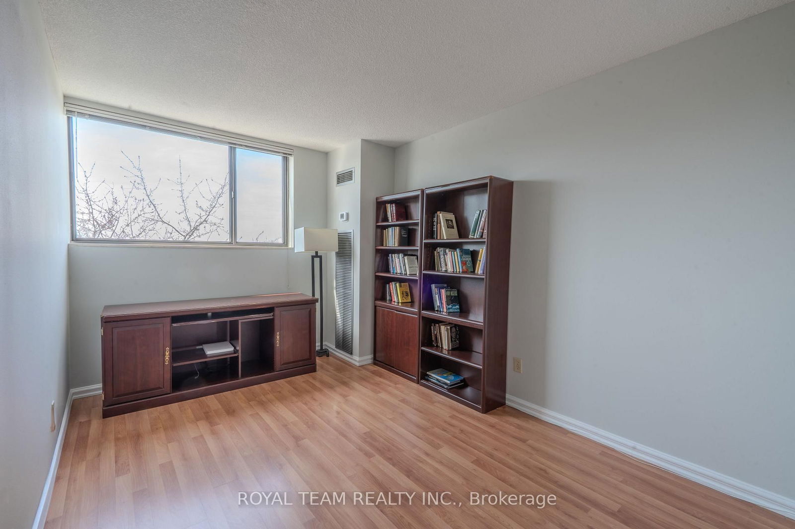 50 Baif Blvd, unit 706 for sale