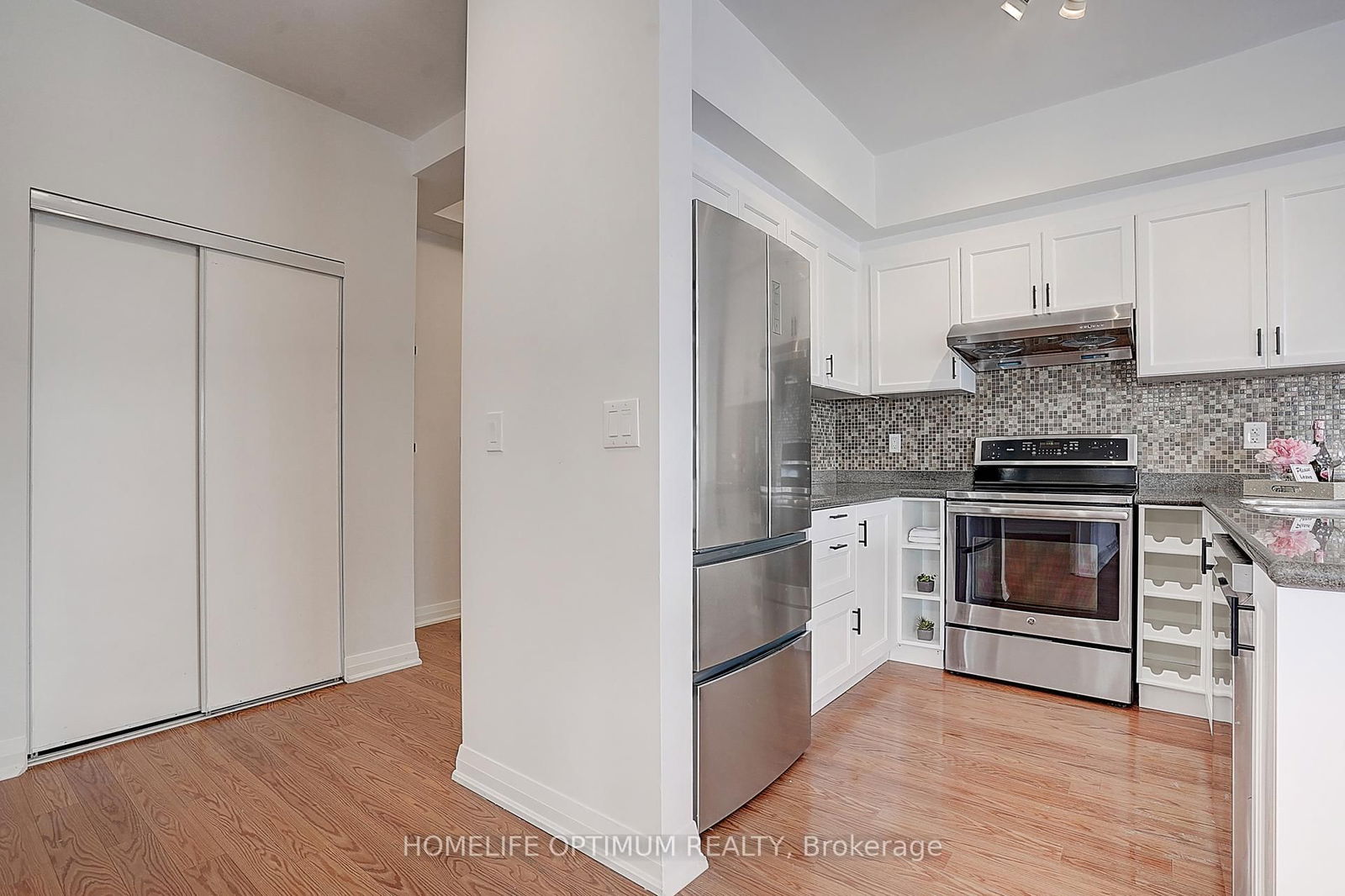 35 Hunt Ave, unit PH1 for sale