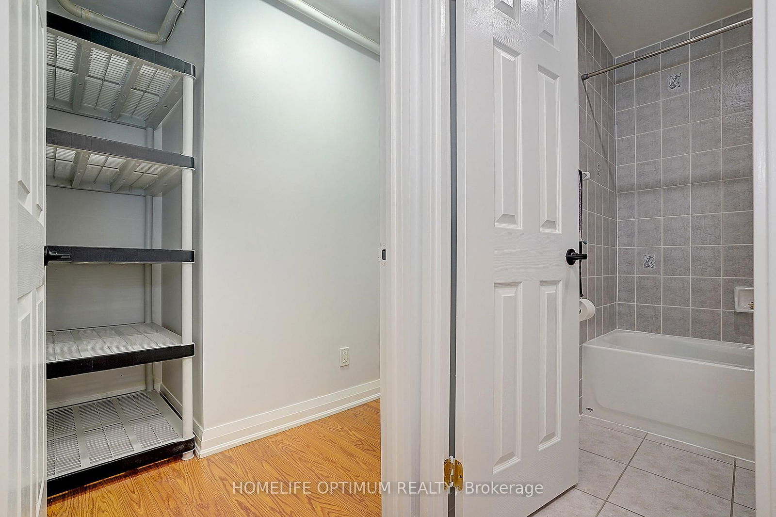 35 Hunt Ave, unit PH1 for sale