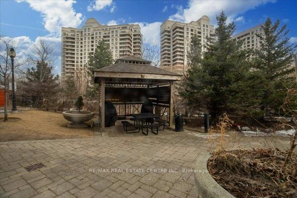 9225 Jane St, unit 504 for sale