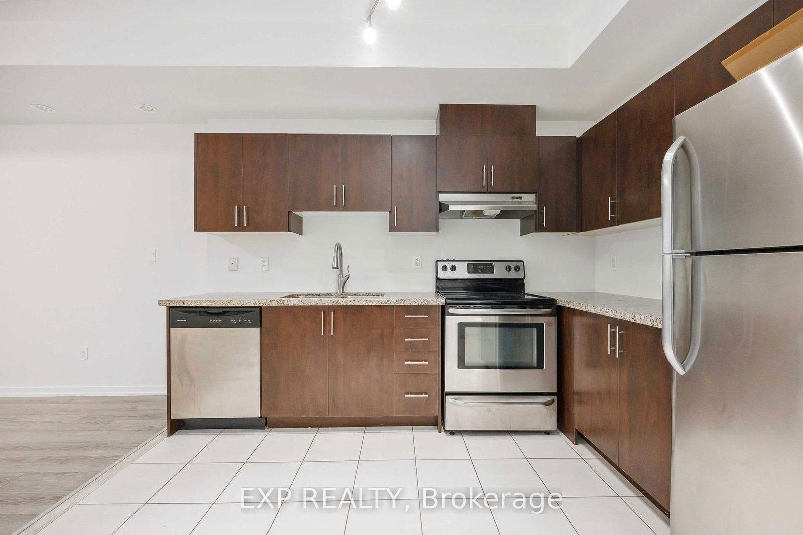 26 Bruce St, unit E12 for rent