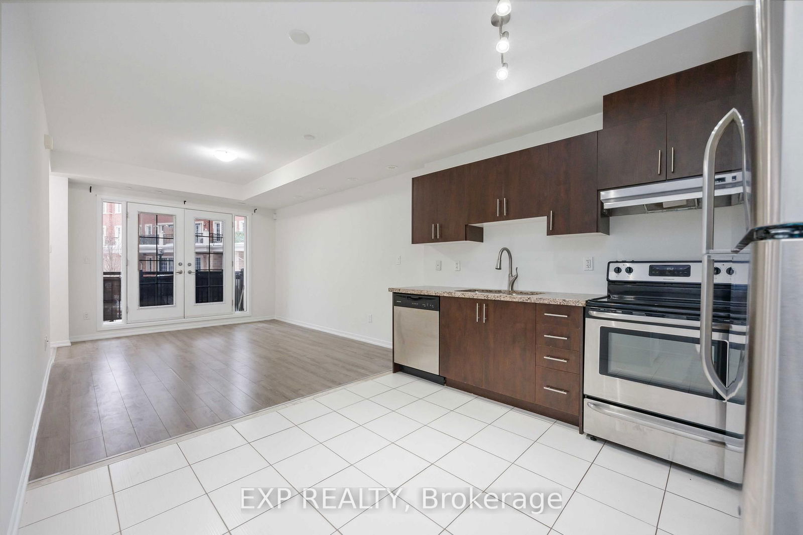 26 Bruce St, unit E12 for rent