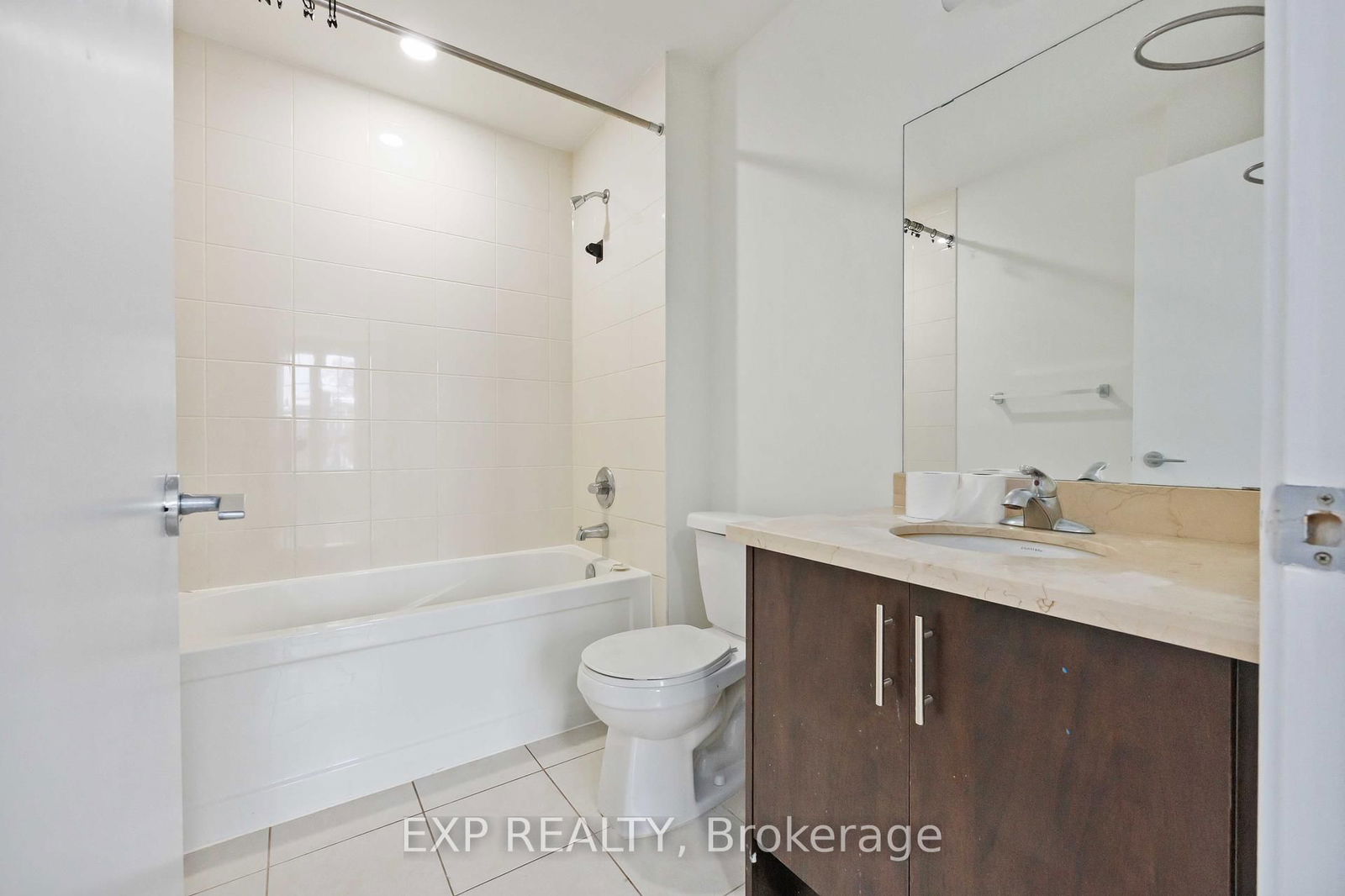 26 Bruce St, unit E12 for rent