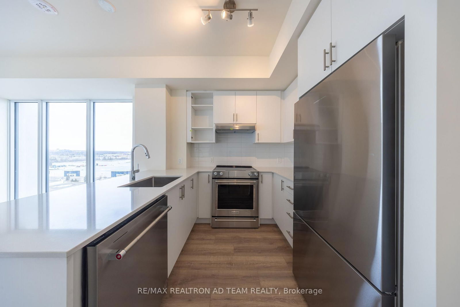 8960 Jane St, unit 1220 for rent