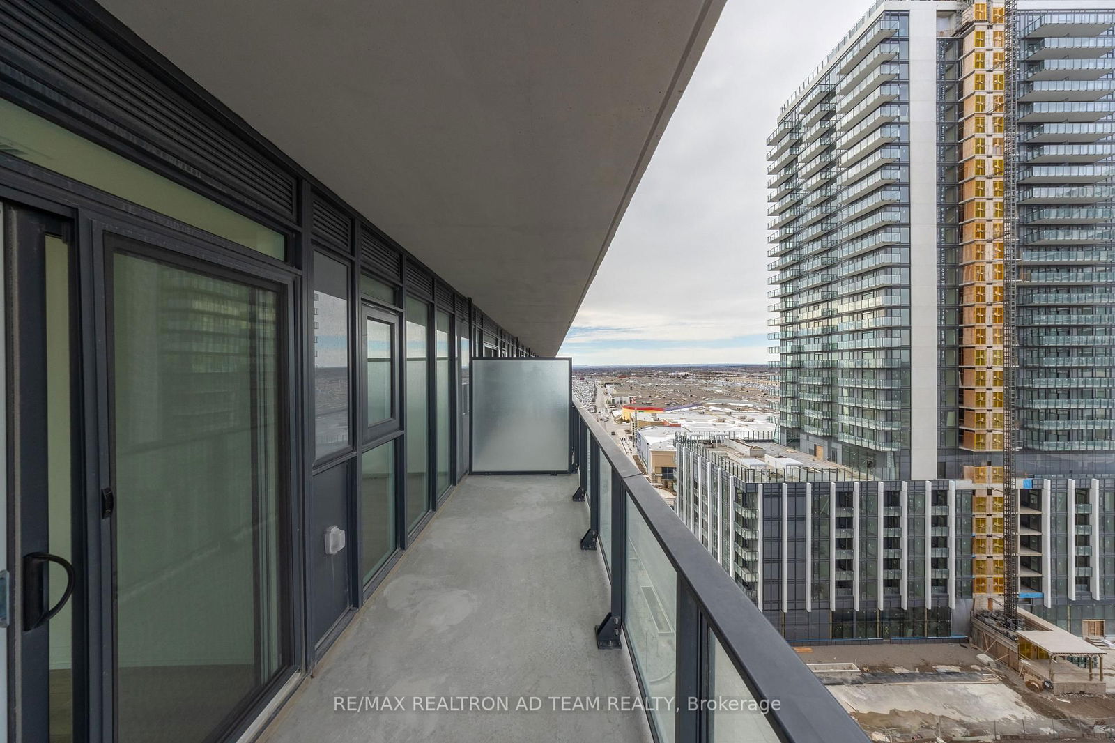 8960 Jane St, unit 1220 for rent