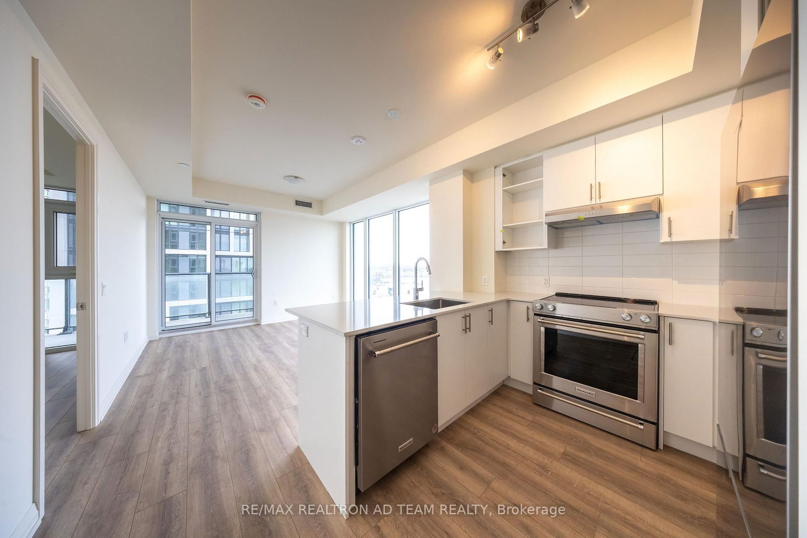 8960 Jane St, unit 1220 for rent