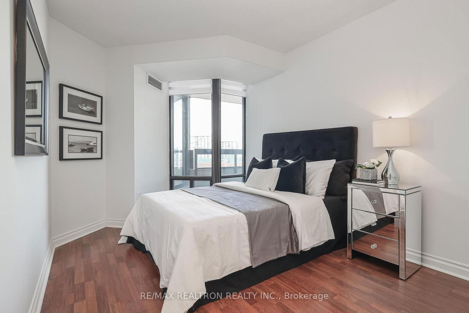 7460 Bathurst St, unit 901 for sale