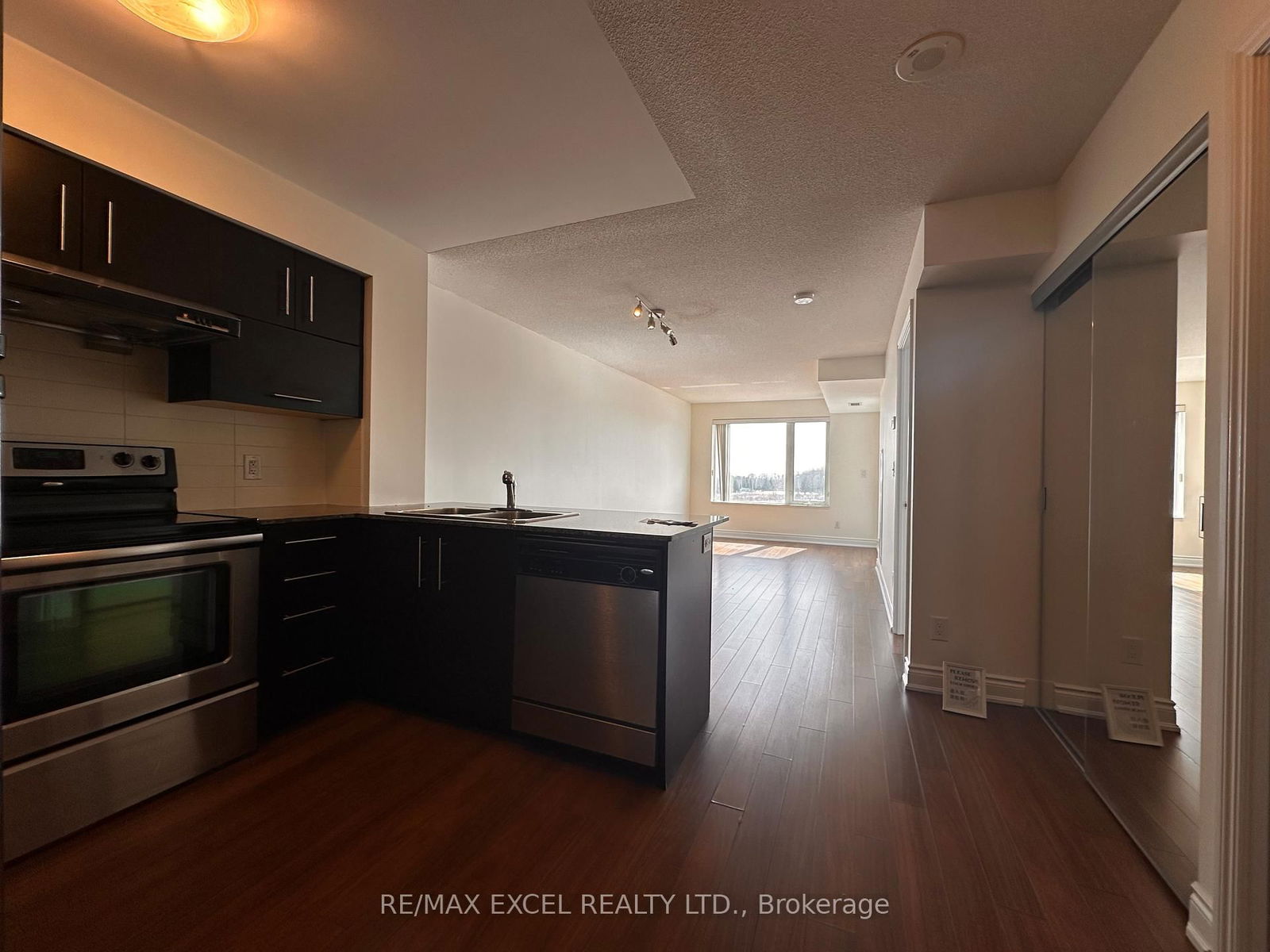 273 South Park Rd, unit 811 for rent