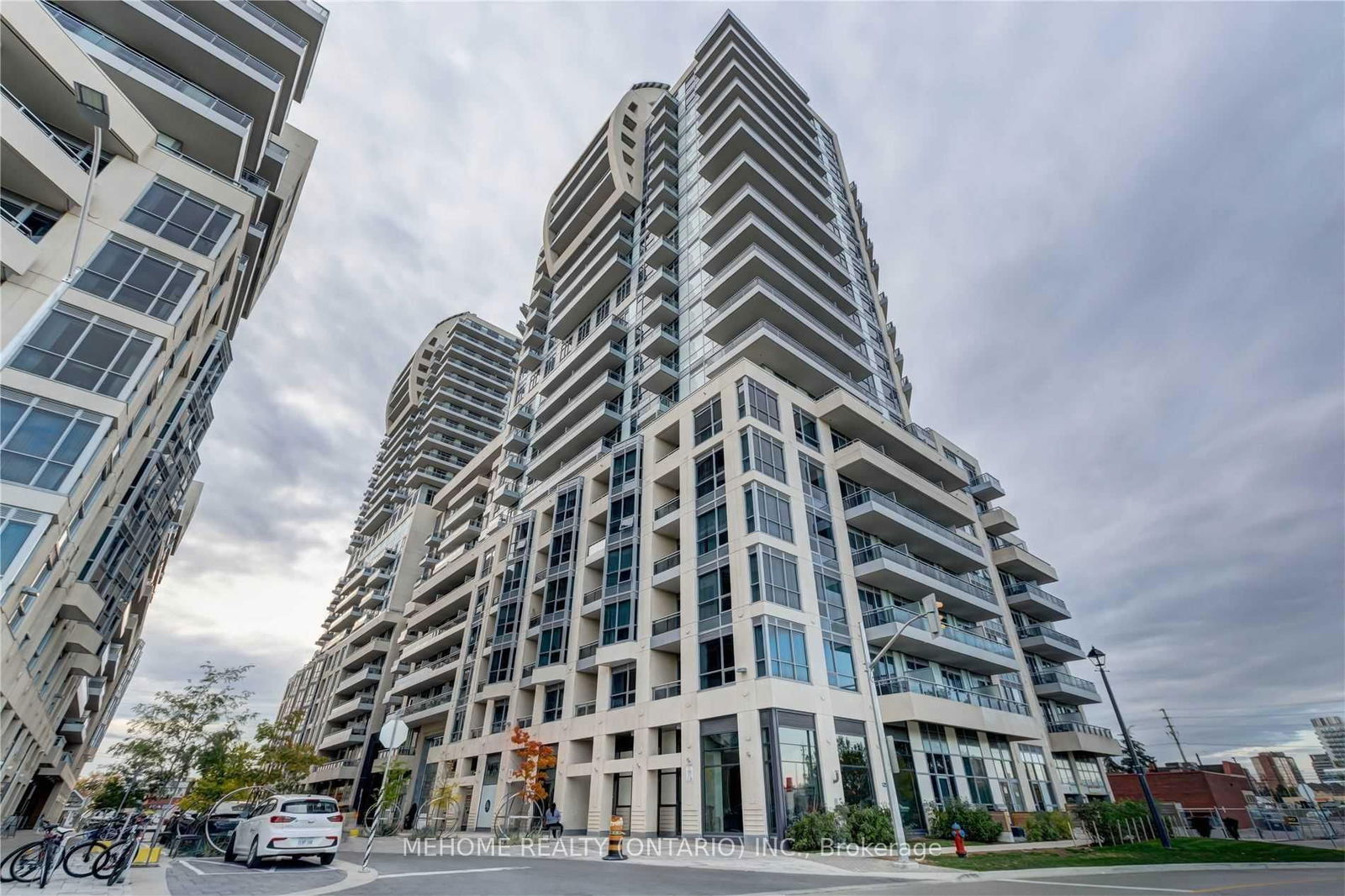 9205 Yonge St, unit 204 for rent