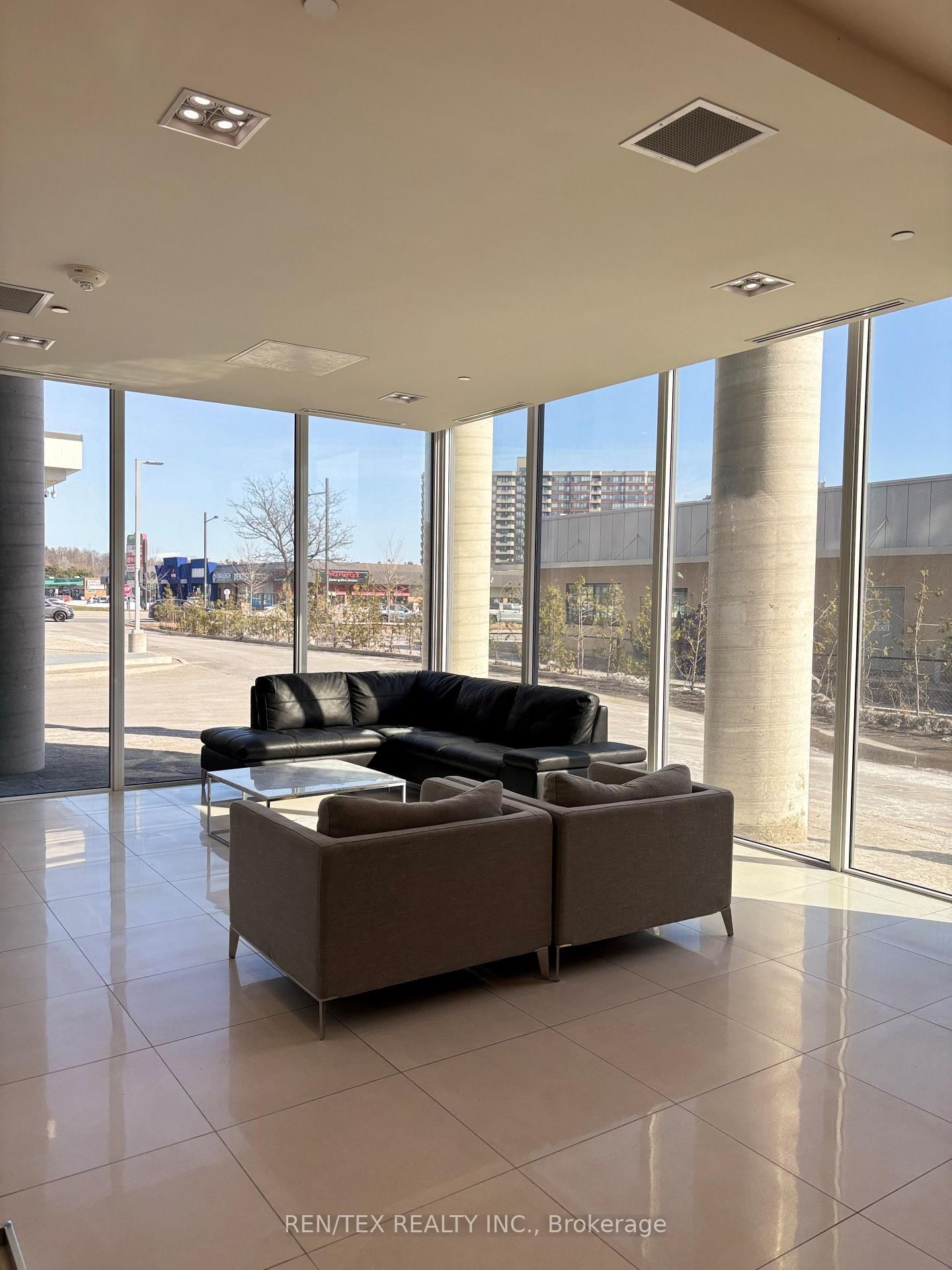 9618 Yonge St, unit 1003 for rent