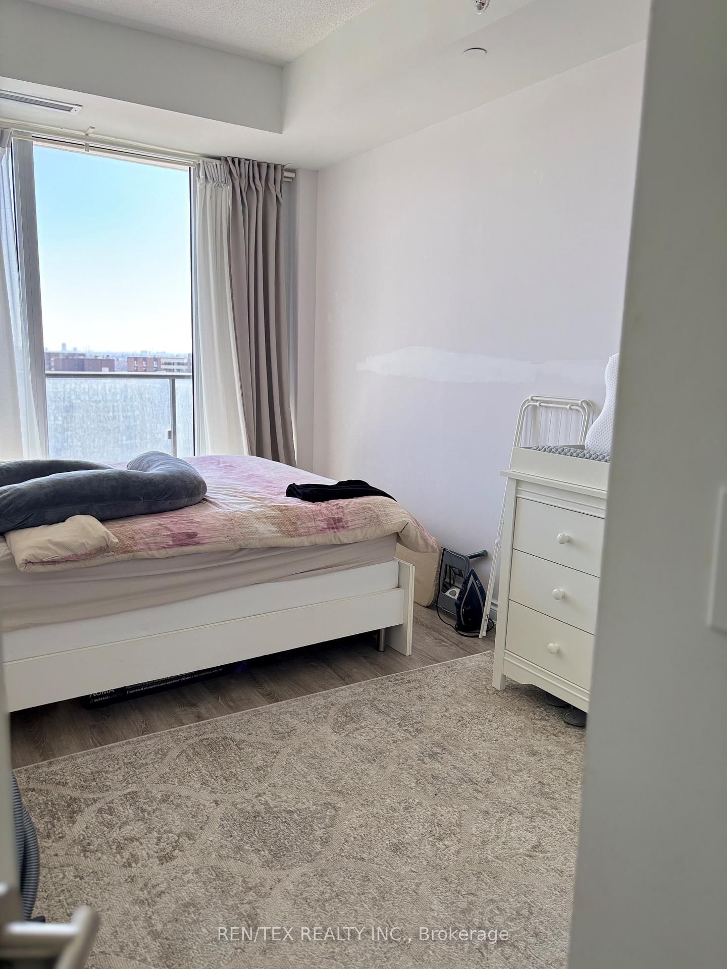 9618 Yonge St, unit 1003 for rent