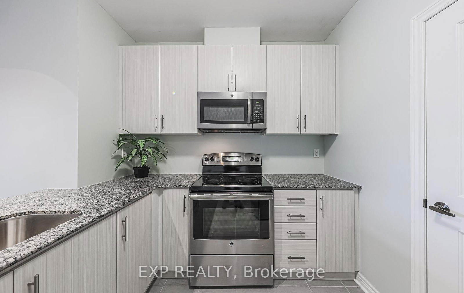 7768 Kennedy Rd, unit 206 for rent