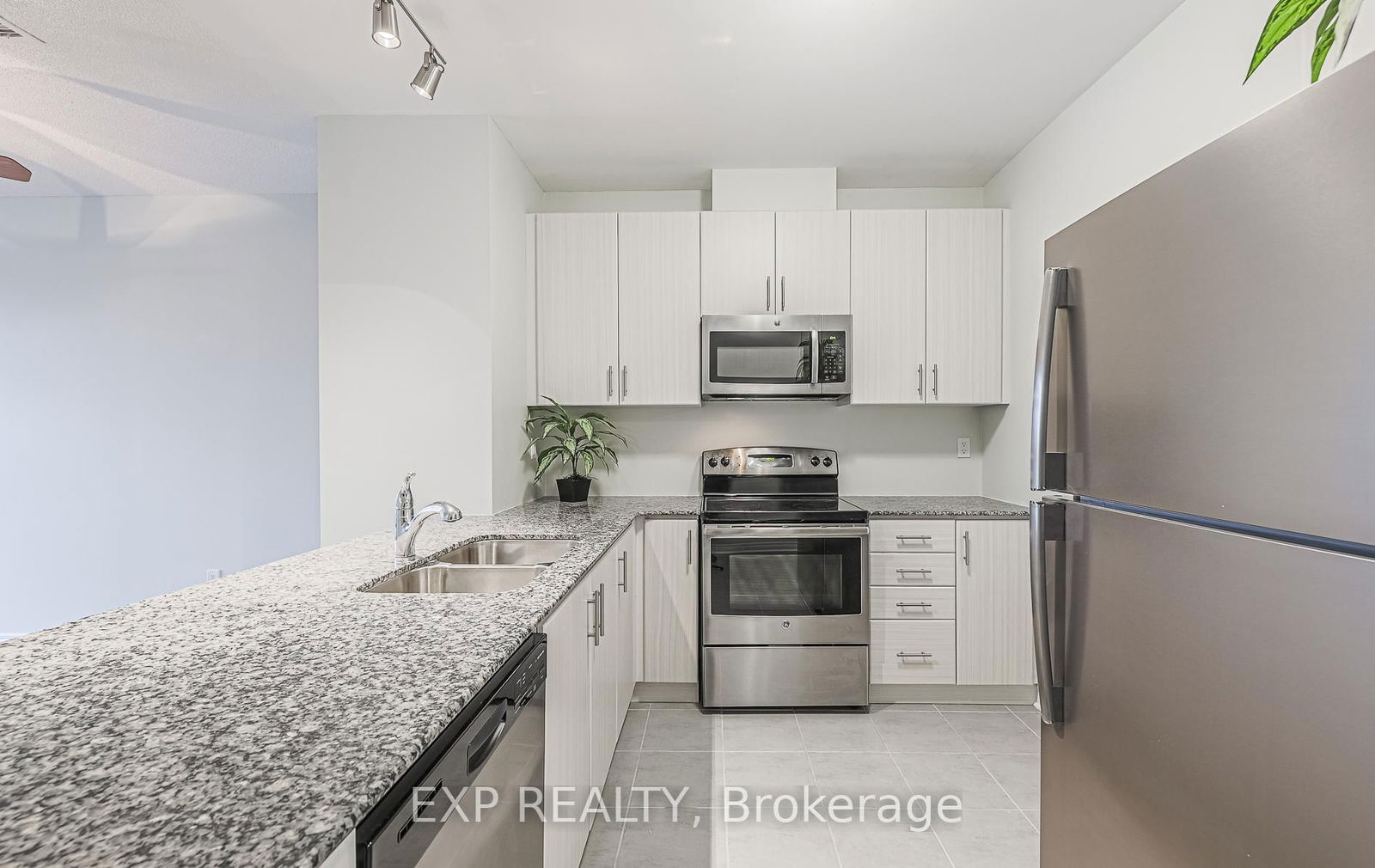 7768 Kennedy Rd, unit 206 for rent