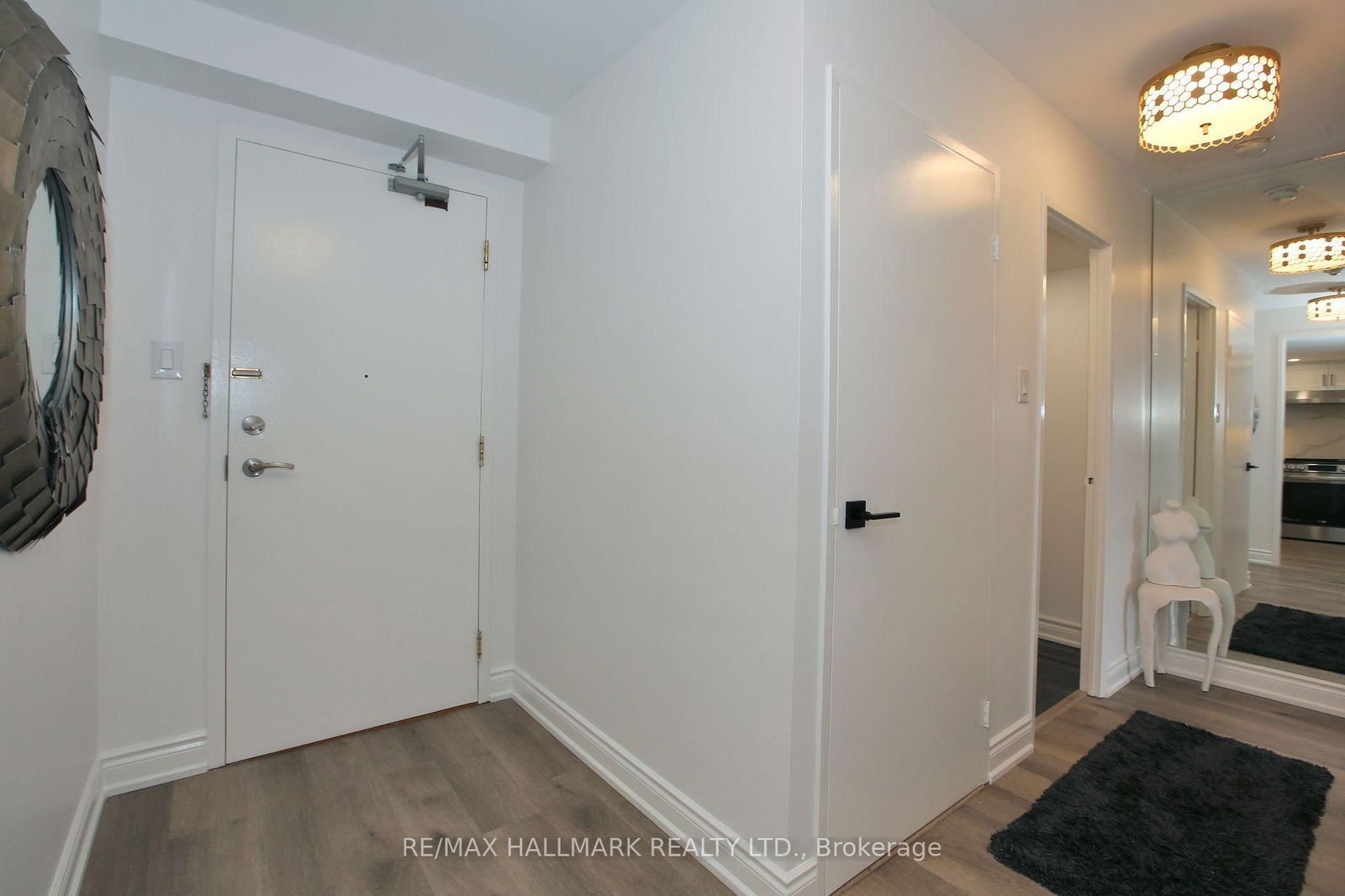 7420 Bathurst St, unit 706 for sale