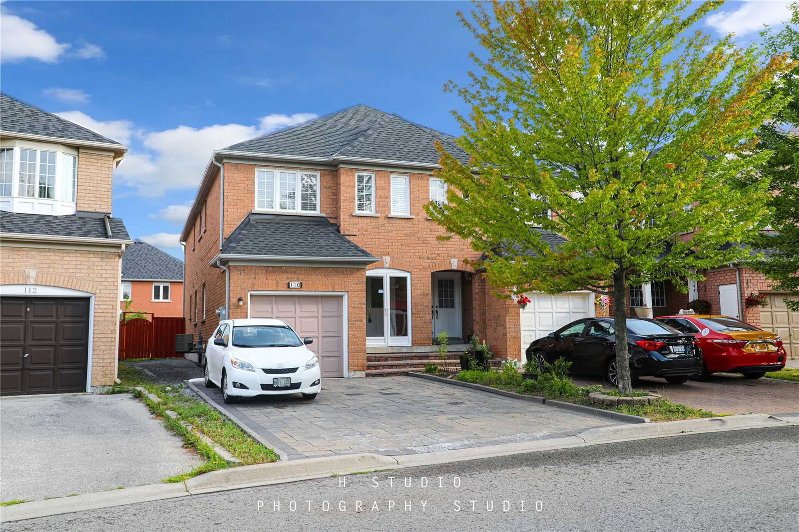 110 Tara Cres 4 Beds + 2 4 Baths