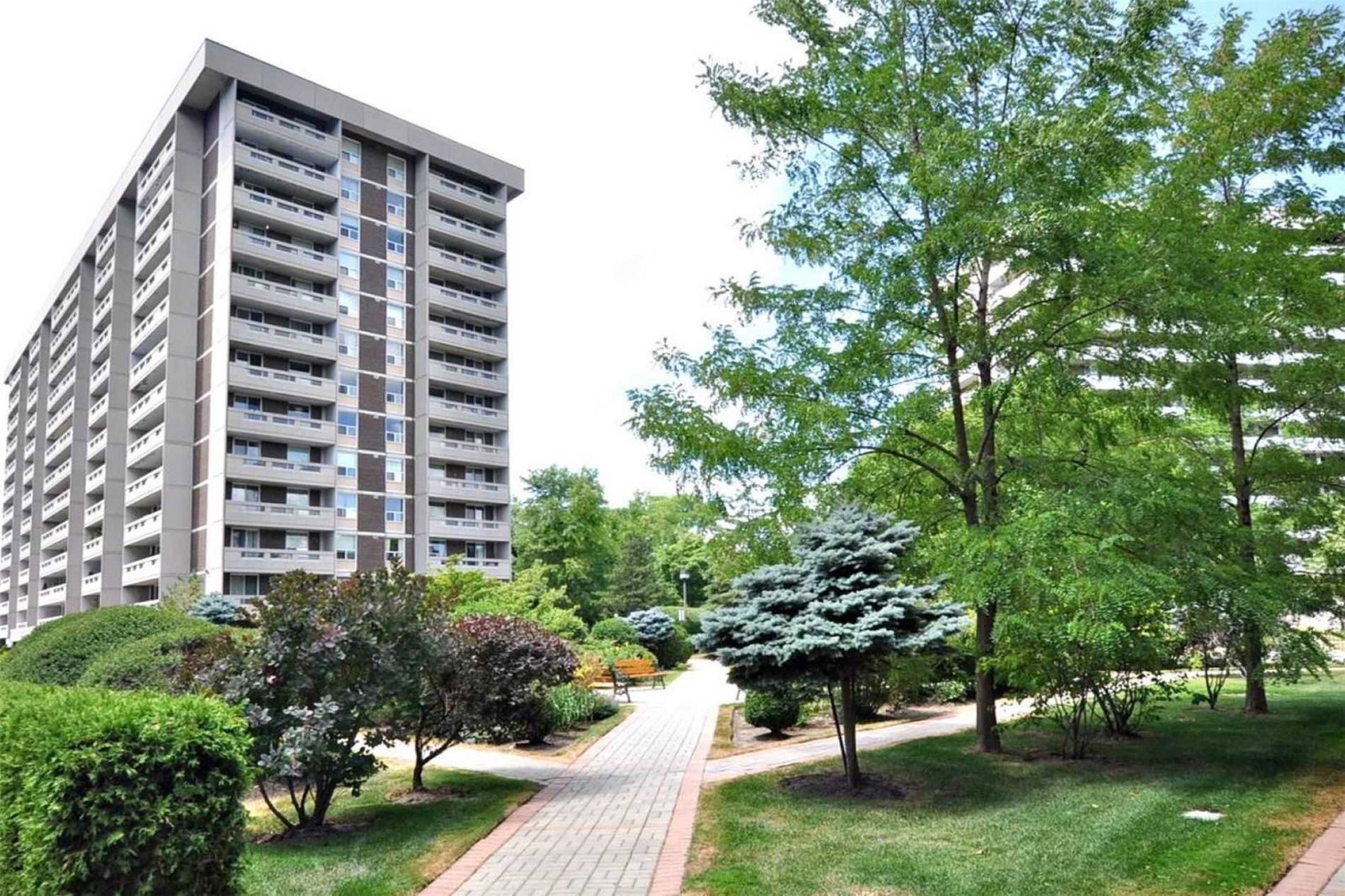 60 Inverlochy Blvd Thornhill Orchards Condos 3 Beds 2 Baths