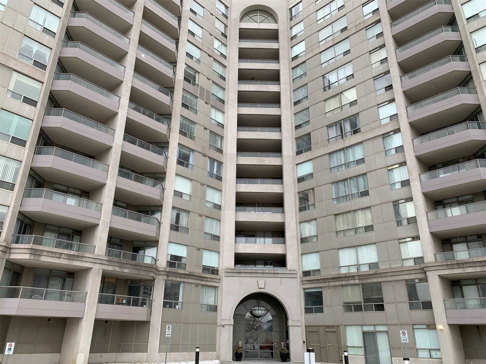 9015 Leslie St, unit 710 for sale - image #1