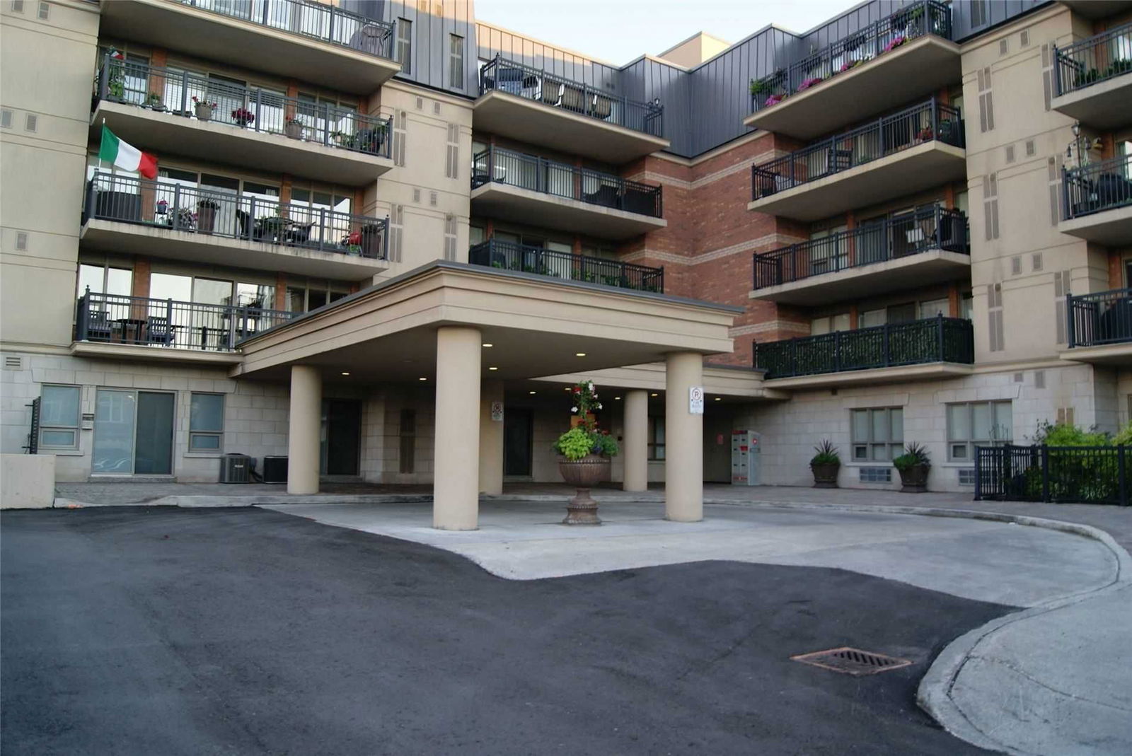 8026 Kipling Ave, unit 413 for sale