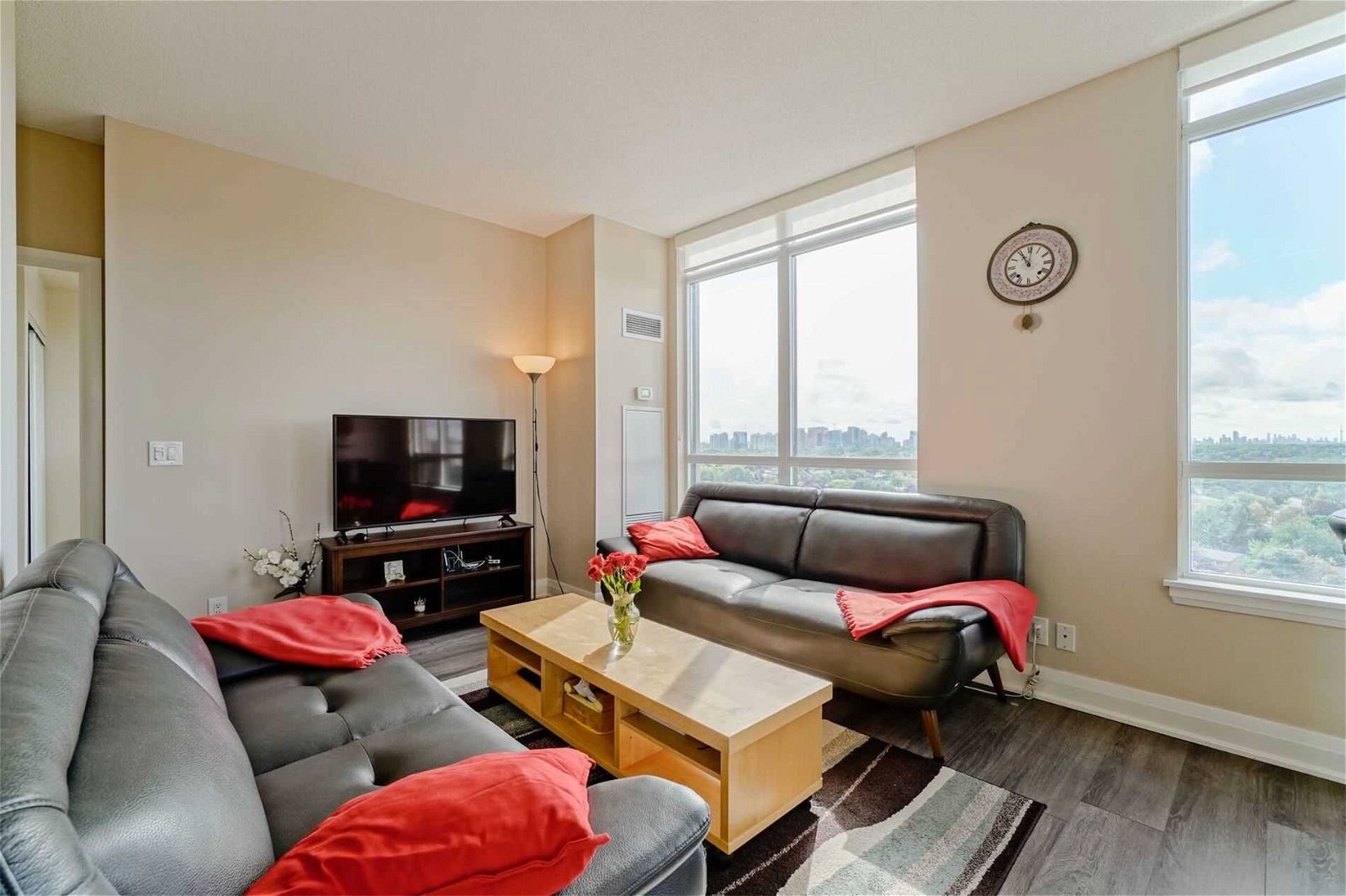 520 Steeles Ave W, unit 1211 for sale - image #2