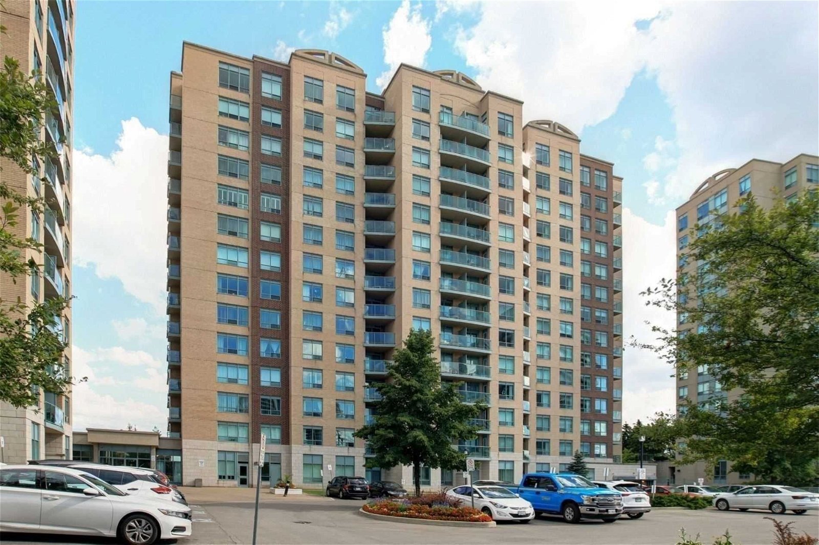23 Oneida Cres, unit 304 for sale - image #1