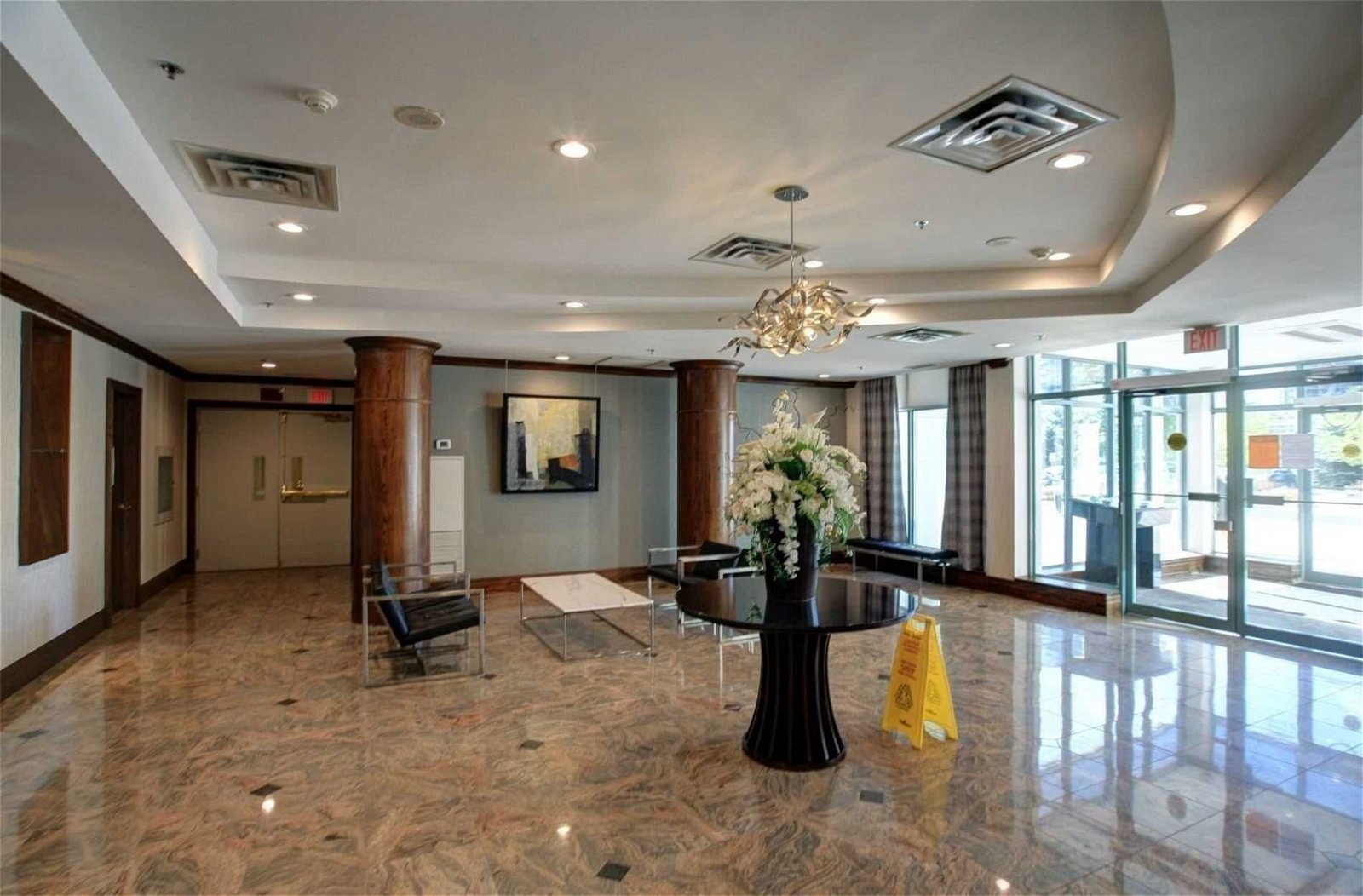 23 Oneida Cres, unit 304 for sale - image #7