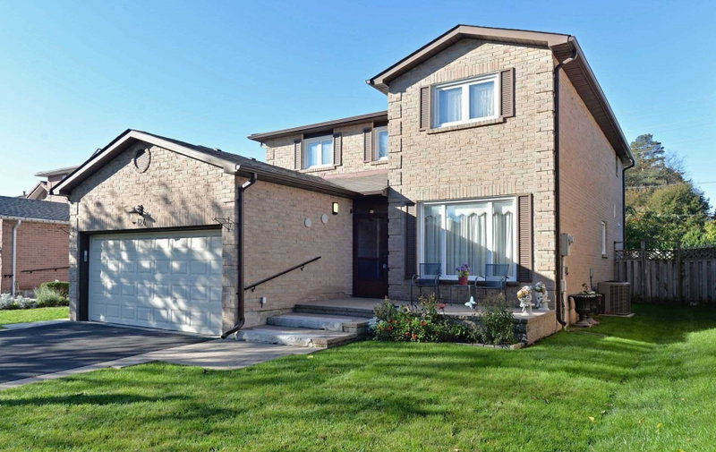124 Adrian Cres | 4 Beds | 3 Baths