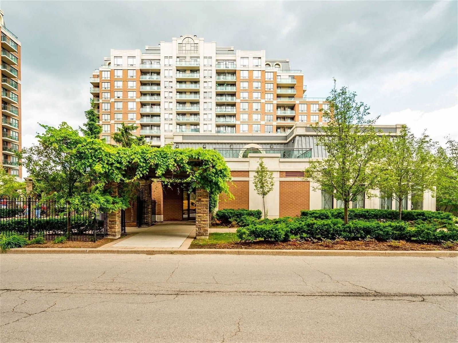 330 Red Maple Rd, unit 211 for sale - image #31