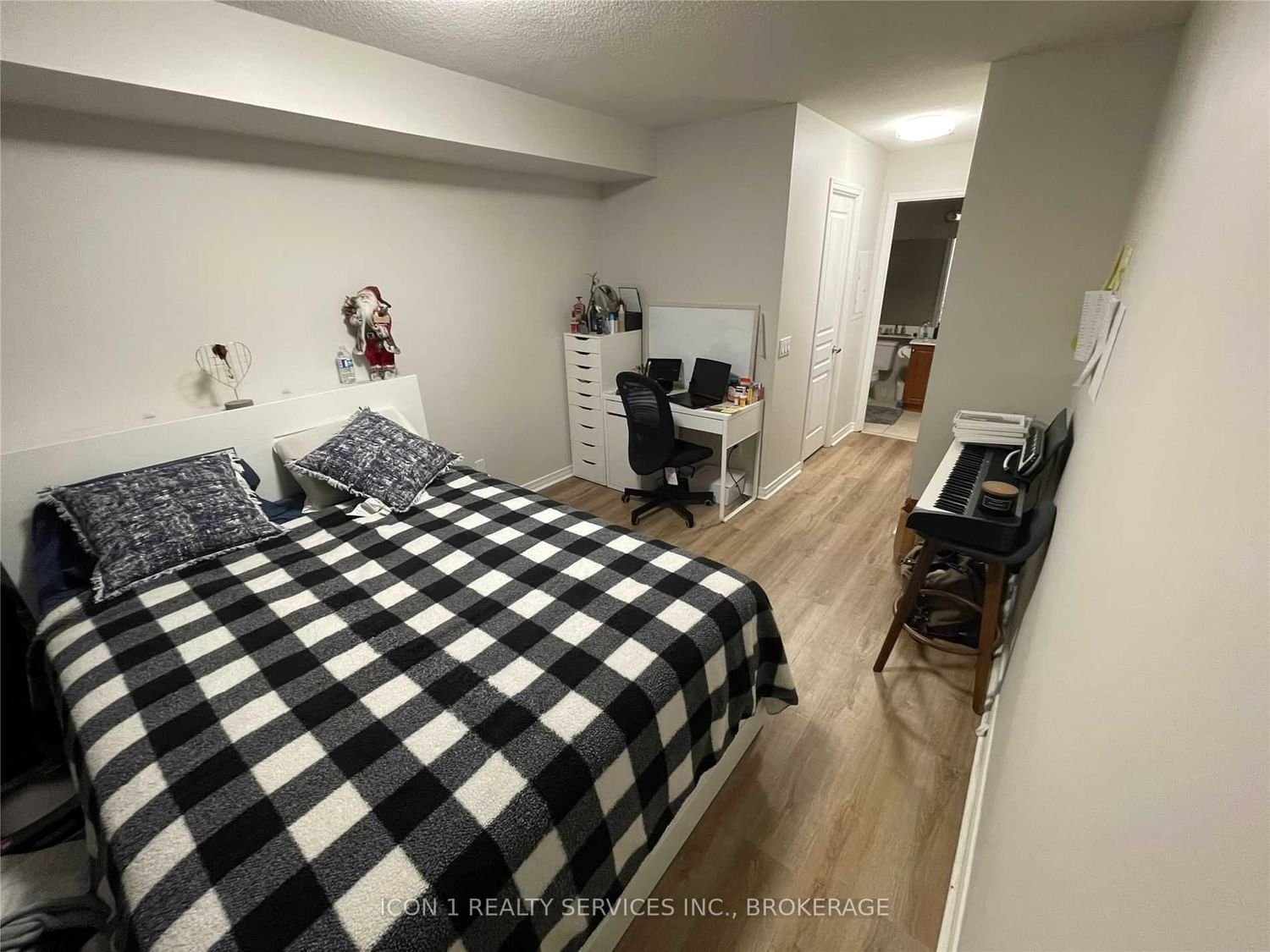 330 Red Maple Rd, unit 609 for rent - image #4