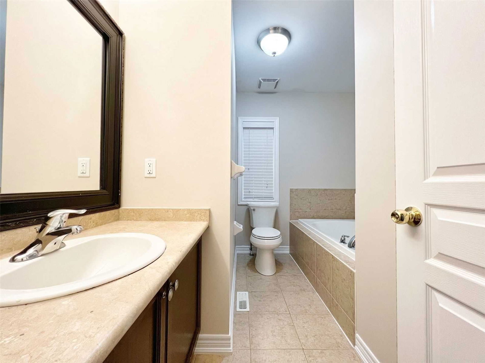59 Ostrovsky Rd for rent in Vellore Village - image #2