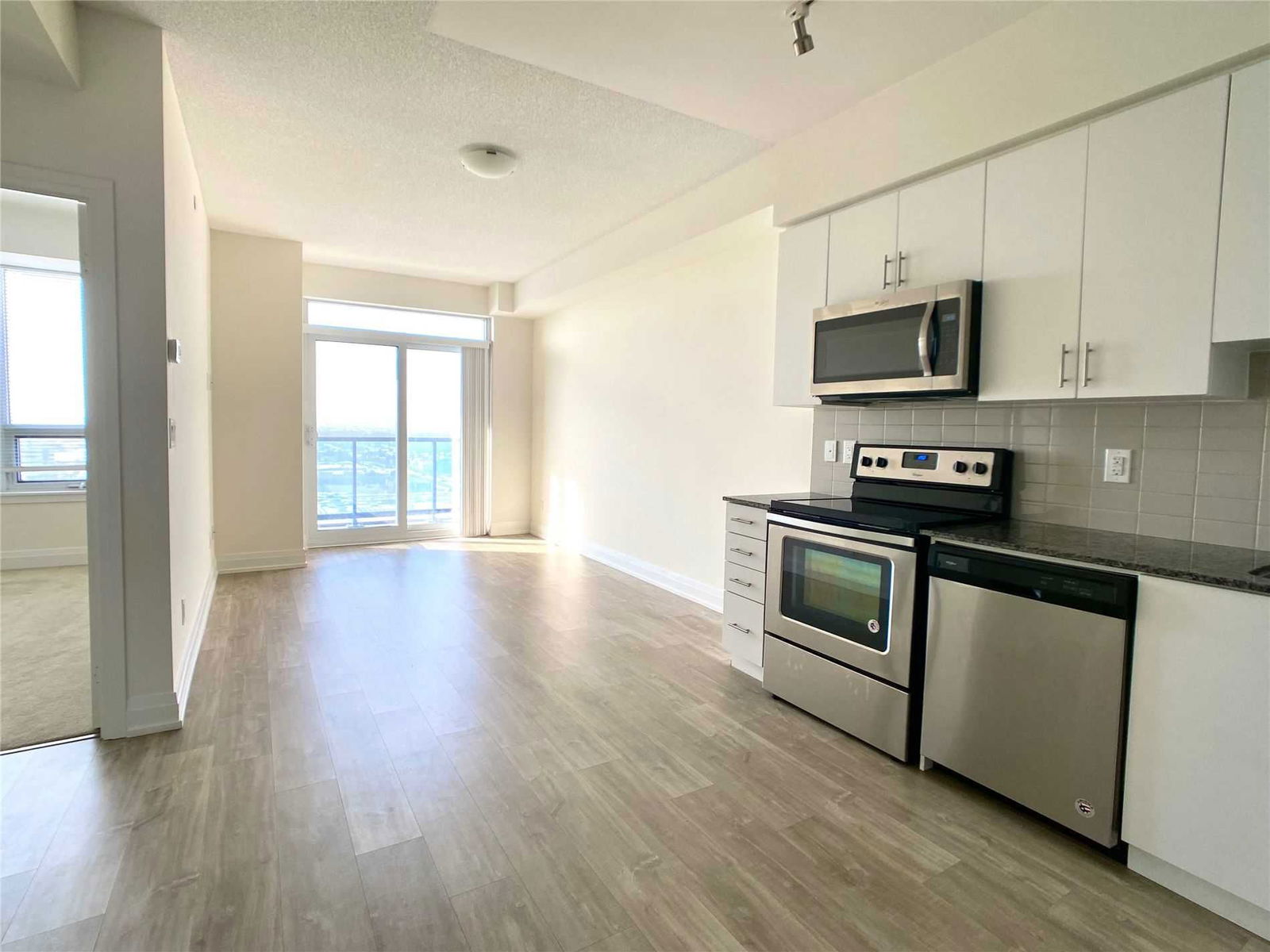 3700 Highway 7 Rd, unit 1506 for rent in Vaughan Metropolitan Centre - image #4