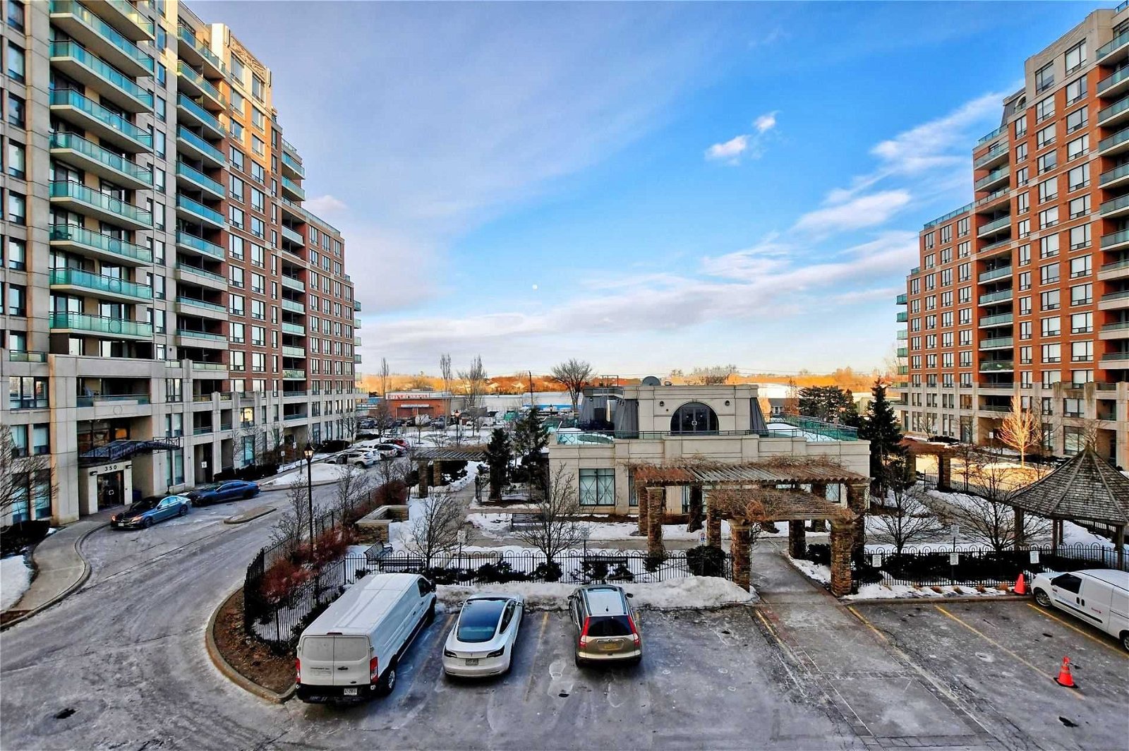 330 Red Maple Rd, unit 306 for sale - image #7