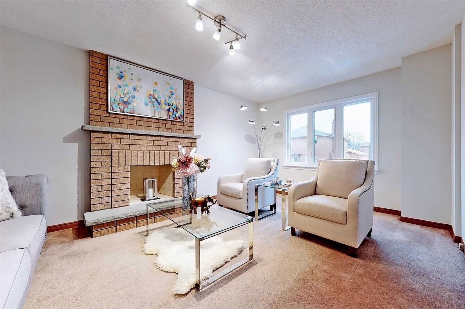 161 Valleymede Dr for sale in Doncrest | West Beaver Creek - image #2
