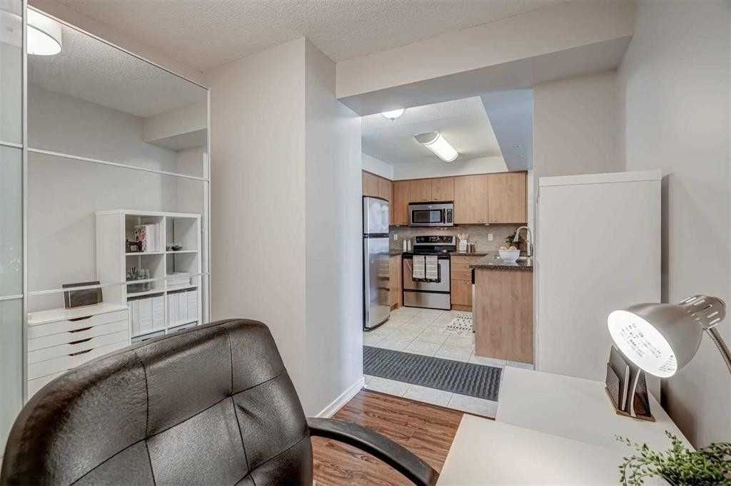 330 Red Maple Rd, unit 613 for sale - image #2