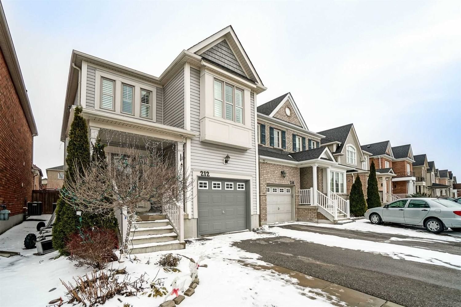 212 Armstrong Cres for sale  - image #2