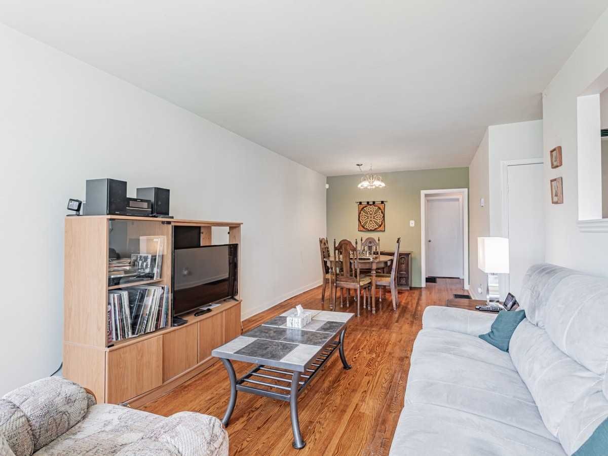 244 Browndale Cres for sale in Crosby - image #5