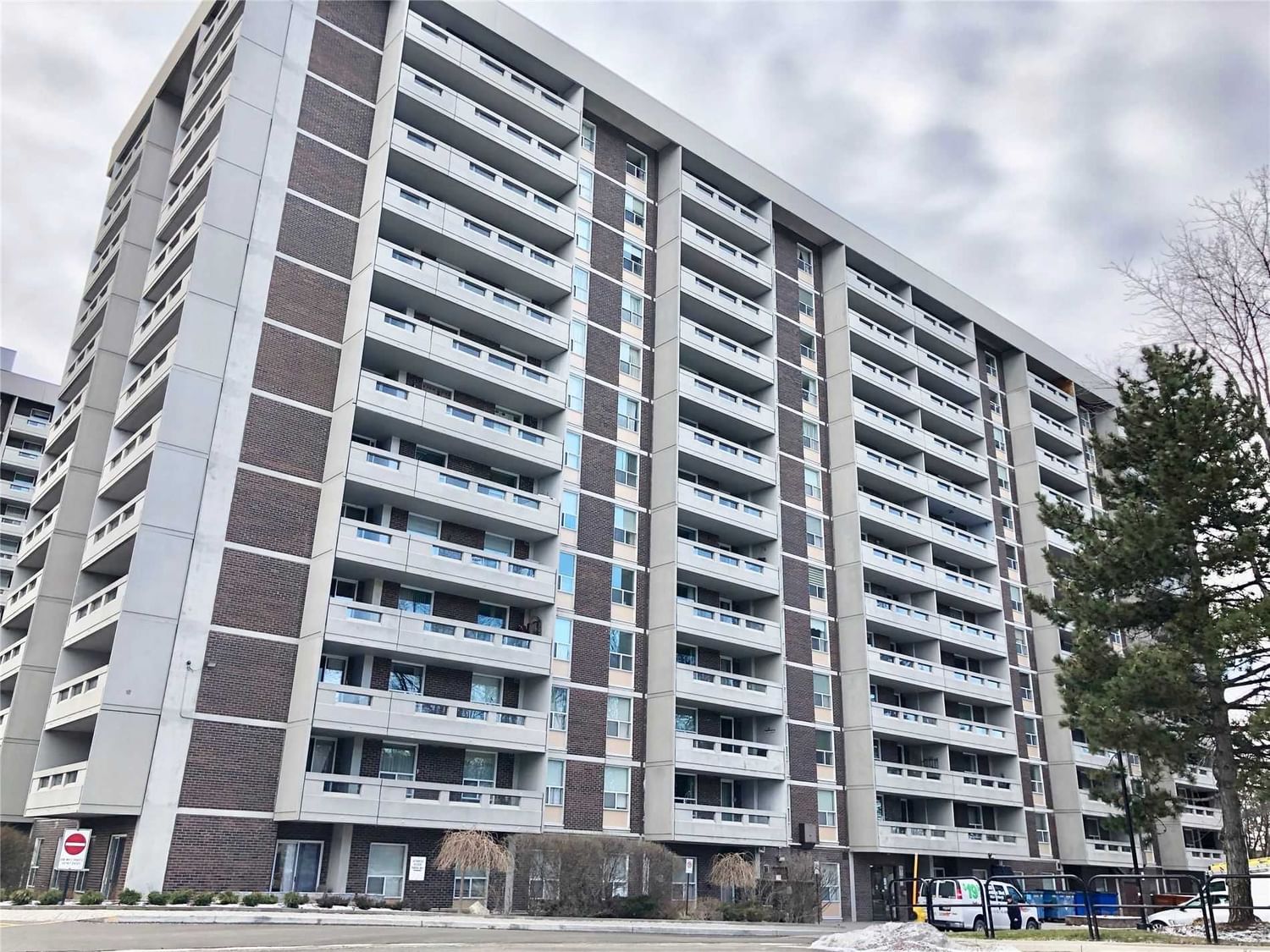 60 Inverlochy Blvd Thornhill Orchards Condos 3 Beds 2 Baths