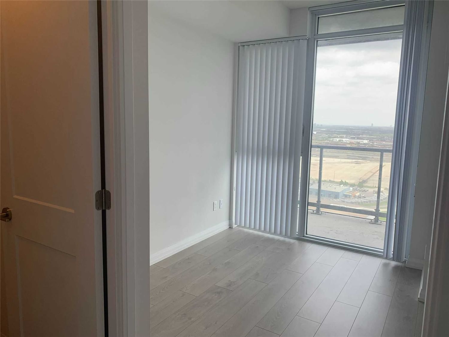 7895 Jane St, unit 3217 for sale in Vaughan Metropolitan Centre - image #5