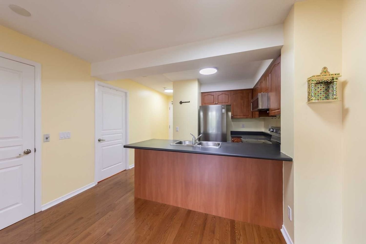 330 Red Maple Rd, unit 214 for rent - image #8