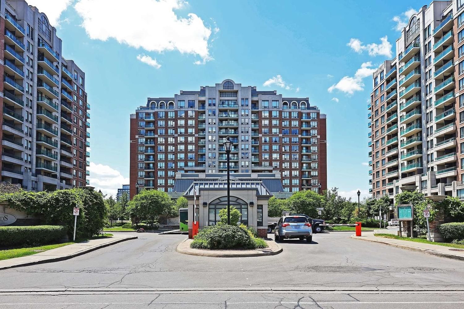 330 Red Maple Rd, unit 601 for sale - image #1