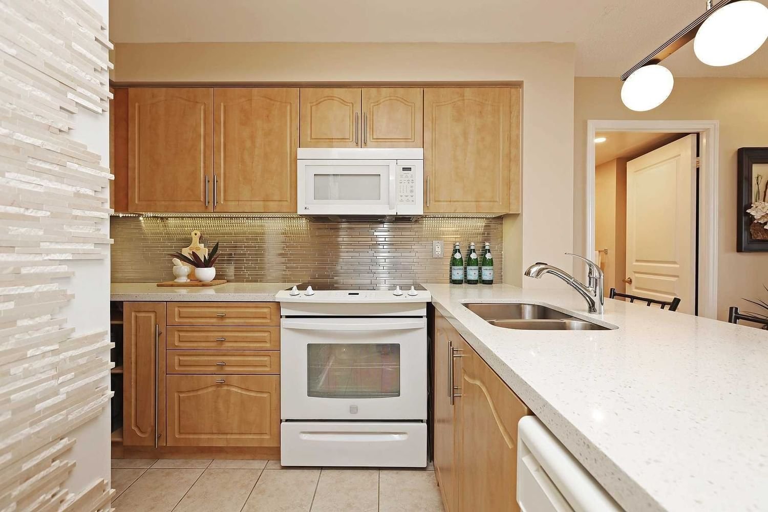 330 Red Maple Rd, unit 601 for sale - image #7
