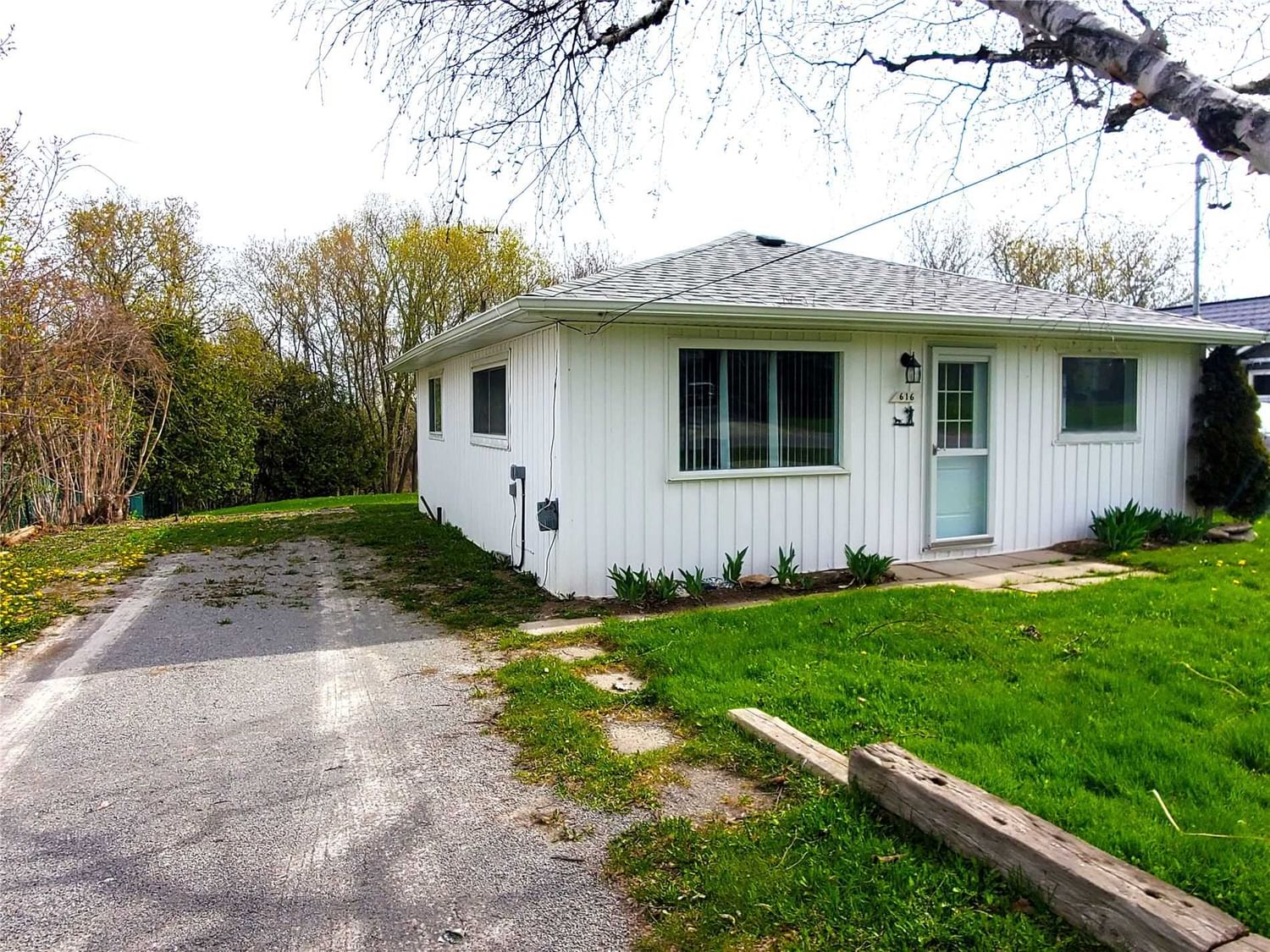 616 Simcoe St for sale in Beaverton - image #3