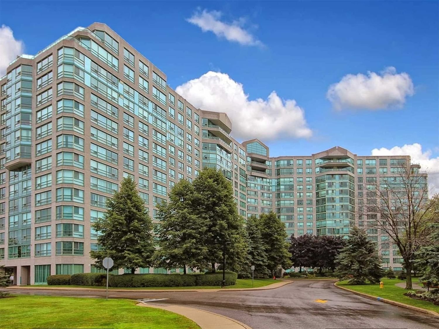 7805 Bayview Ave, unit 1115 for rent - image #1
