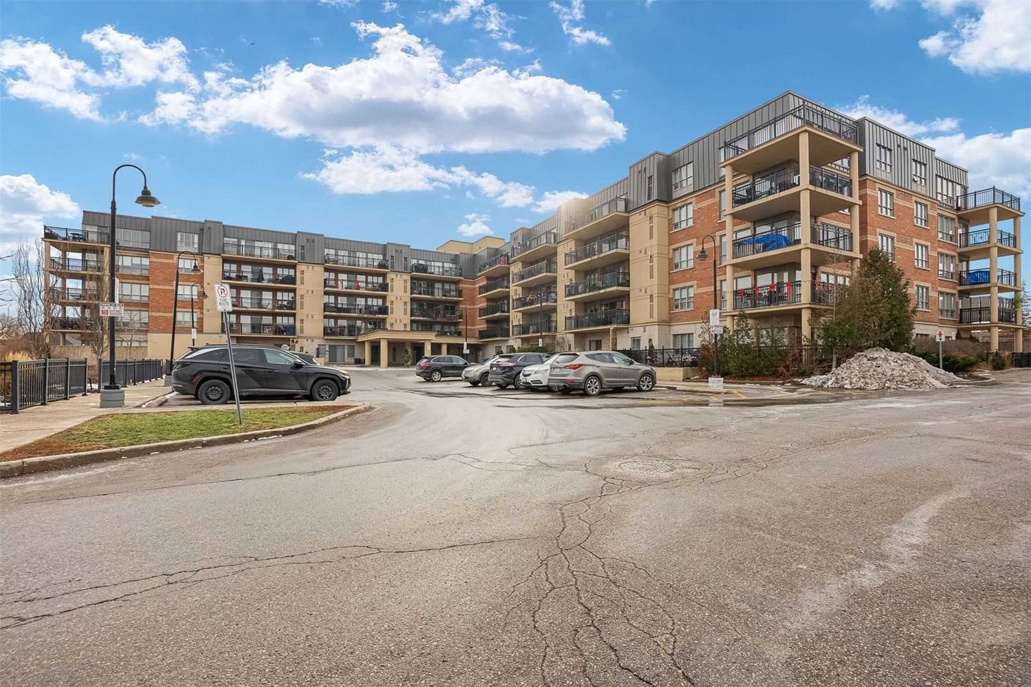 8026 Kipling Ave, unit 115 for sale in Woodbridge - image #1